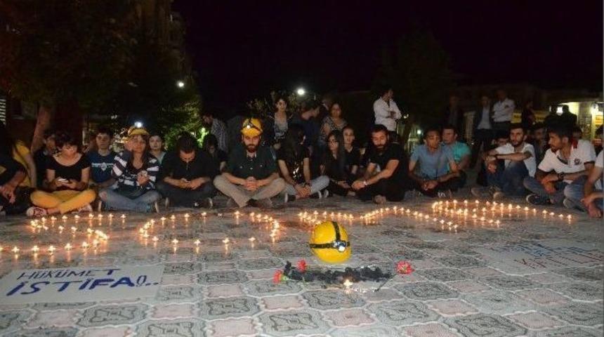 &Uuml;niversite &Ouml;ğrencileri 'soma' İ&ccedil;in Yas Tuttu