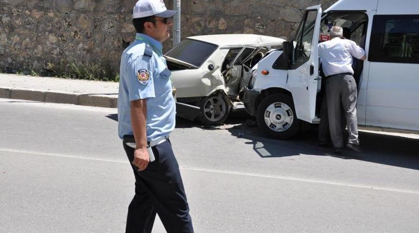 Tunceli'de Trafik Kazası: 1 Yaralı