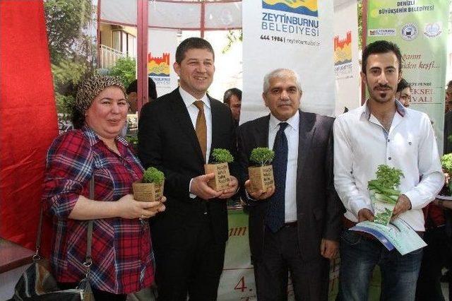 Merkezefendi Tıp Günleri’nde Vatandaşlara Fesleğen Dağıtıldı