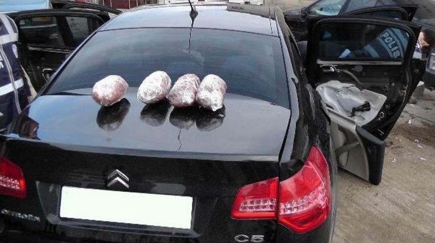 Kapı İ&ccedil;inden 5 Kilo Esrar &Ccedil;ıktı