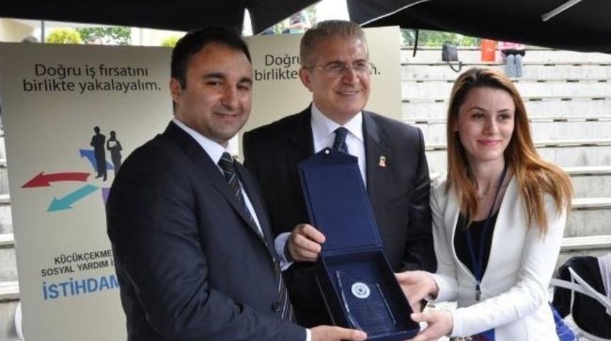 İstihdam Masası, İş&ccedil;i Ve İşvereni Buluşturmaya Devam Ediyor