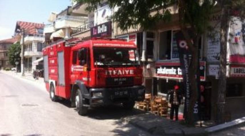 Matbaa Makinesi&rsquo;nden &Ccedil;ıkan Yangın Korkuttu