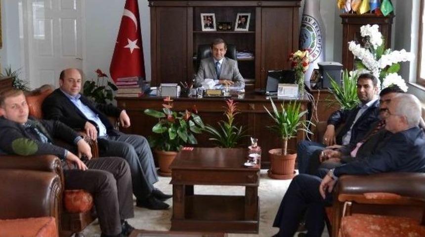 Başkan &Ouml;zkan&rsquo;a Ziyaret&ccedil;i Trafiği S&uuml;r&uuml;yor