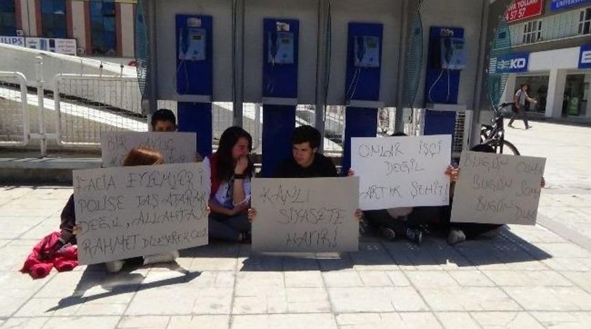 Erzincan&rsquo;da &Ouml;ğrencilerden Soma İ&ccedil;in Sessiz Eylem
