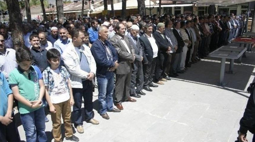 Madenciler İ&ccedil;in Gıyabi Cenaze Namazı Kılındı