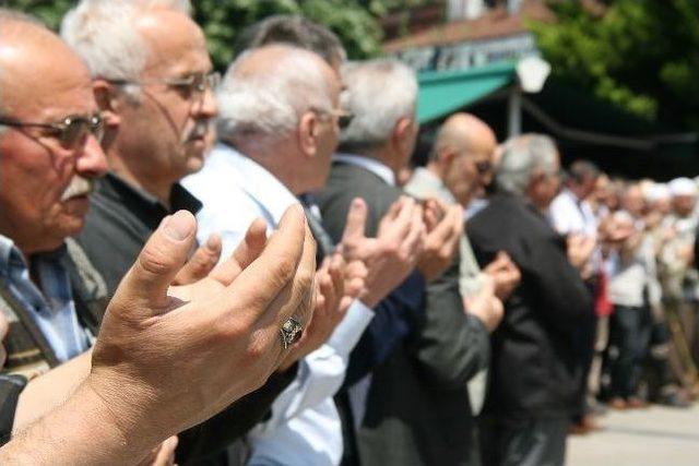 Düzce’de Soma’da Hayatı Kaybeden Maden İşçileri İçin Gıyabi Cenaze Namazı Kılındı