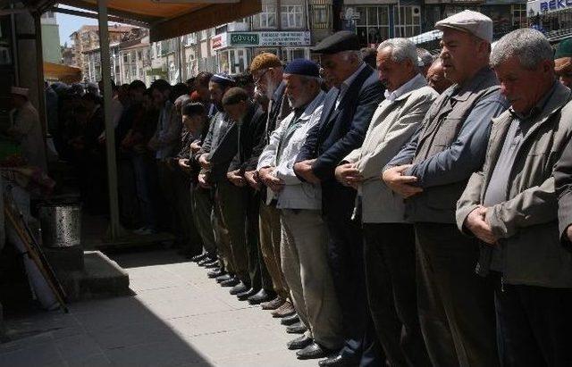 Soma’da Hayatı Kaybeden Maden İşçileri İçin Yozgat’ta Gıyabi Cenaze Namazı Kılındı