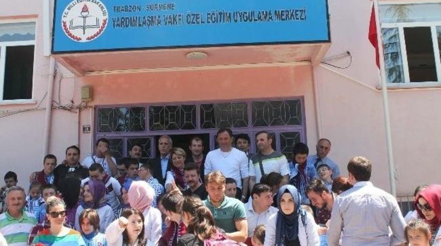 Hami Mandıralı Ve Futbolculardan Anlamlı Ziyaret