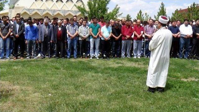 Sivas’ta Cuma Namazı Sonrası Gıyabi Cenaze Namazı Kılındı