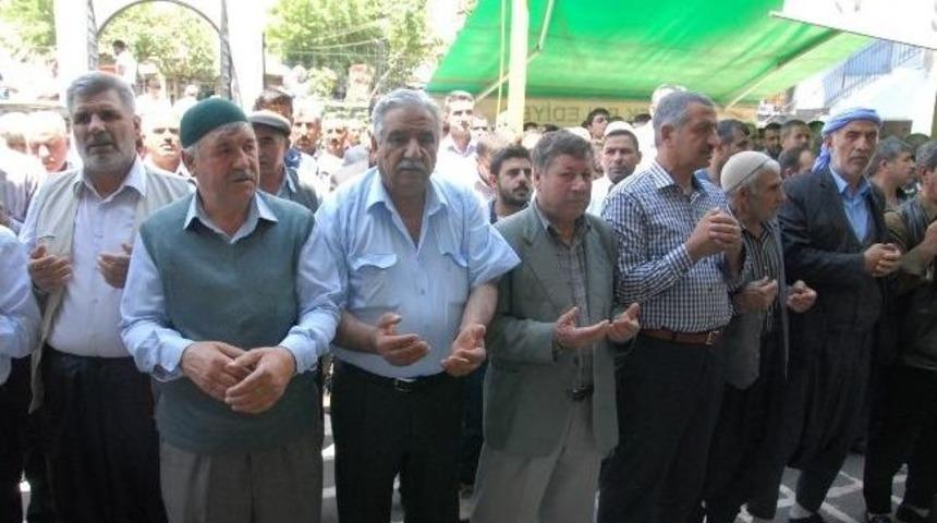 Somalı Madenciler İ&ccedil;in Namaz Kılındı