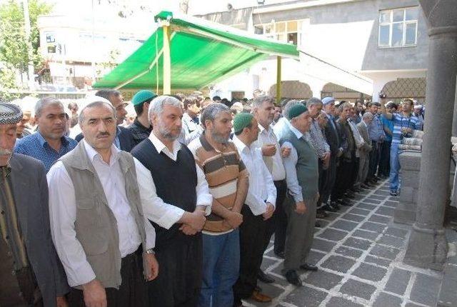 Somalı Madenciler İçin Namaz Kılındı