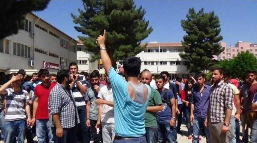Siirt &Uuml;niversitesi'nde Kavga: 3 Yaralı
