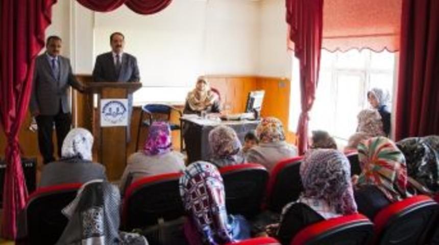 Ahlat&rsquo;ta &ldquo;ailenin &Ouml;nemi Ve Ailede Samimiyet&rdquo; Konferansı