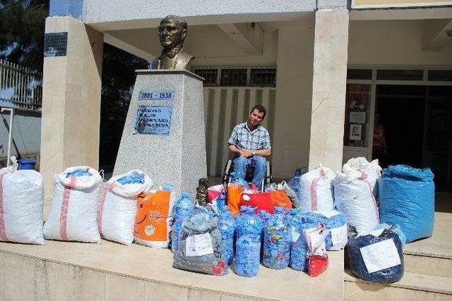 Kız Meslek Öğrencilerinden Mavi Kapak Yardımı