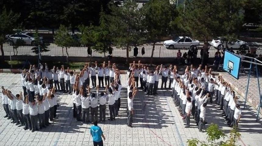 Sungurlu'da &Ouml;ğrenciler Bedenleriyle 'soma' Yazdı