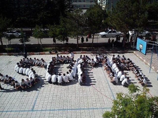 Sungurlu'da Öğrenciler Bedenleriyle 'soma' Yazdı