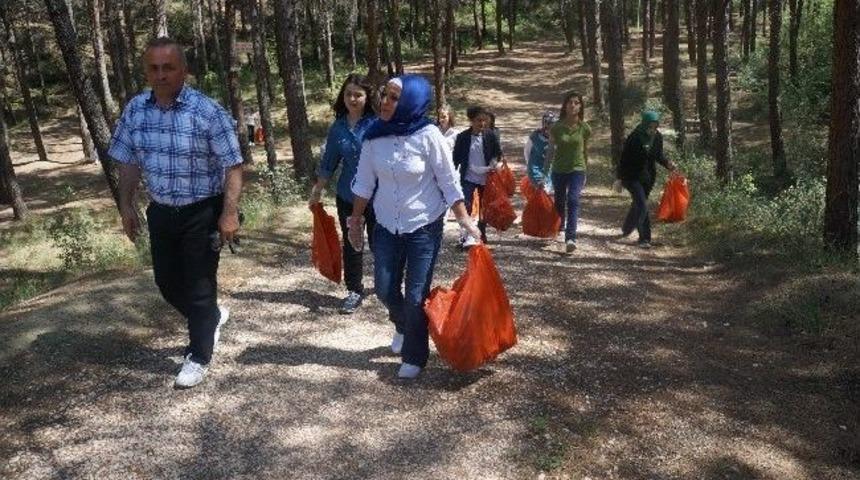 Niksar&rsquo;da &Ouml;ğrenciler Temiz &Ccedil;evre İ&ccedil;in &Ccedil;&ouml;p Topladı