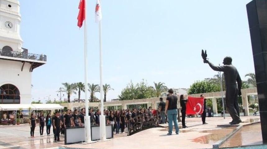 Liseli &Ouml;ğrenciler Bedenleriyle 'soma' Yazdı