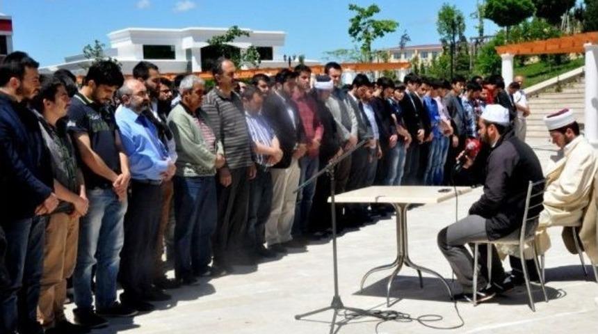 &Ccedil;om&uuml;'de Madenciler İ&ccedil;in Gıyabi Namaz