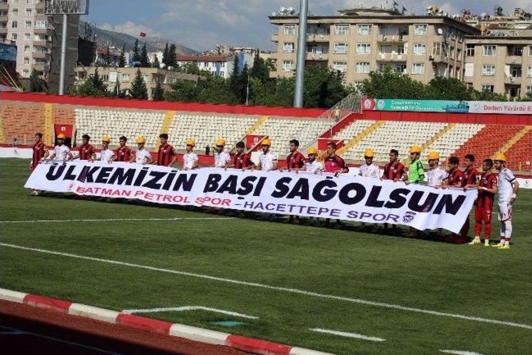 Baretlerle Sahaya &Ccedil;ıktılar