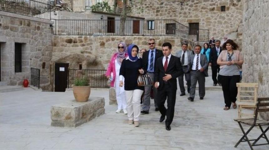 Aksaray'da Protokol Eşlerinden İl&ccedil;e Ziyareti