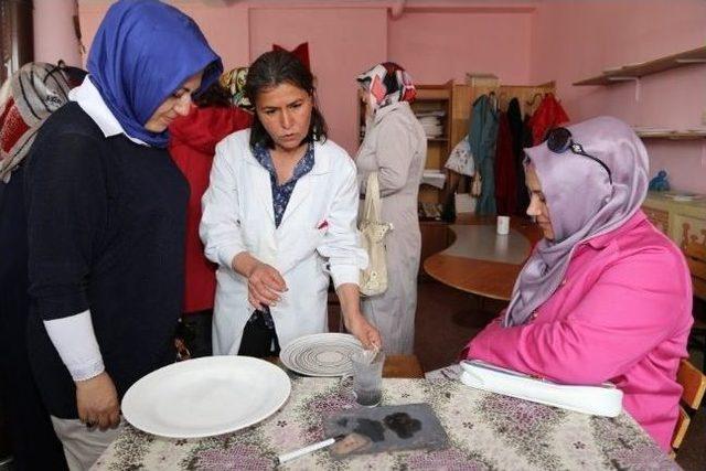 Aksaray'da Protokol Eşlerinden İlçe Ziyareti