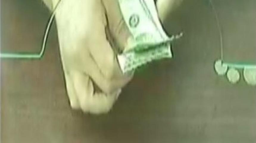 D&ouml;viz B&uuml;rosundan Bin 100 Dolar &Ccedil;alan 2 Rumen Yakalandı