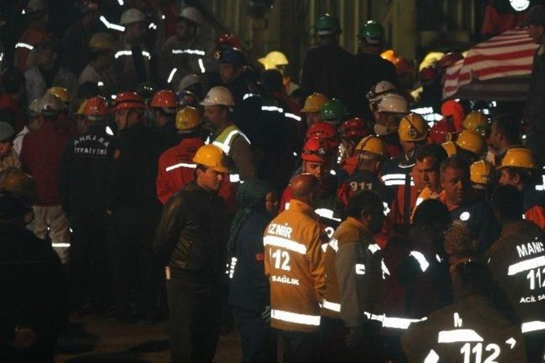 Soma'daki Madende 8 Cesedin &Ccedil;ıkarılma &Ccedil;alışmaları S&uuml;r&uuml;yor