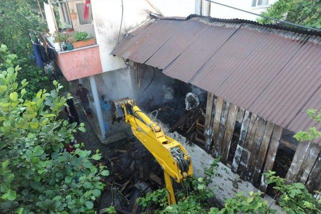 Arhavi'de Odunluk Yangını