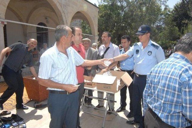 Ceyhan Belediyesi’nden Soma Şehitleri İçin Lokum, Gülsuyu Ve Bisküvi İkramı