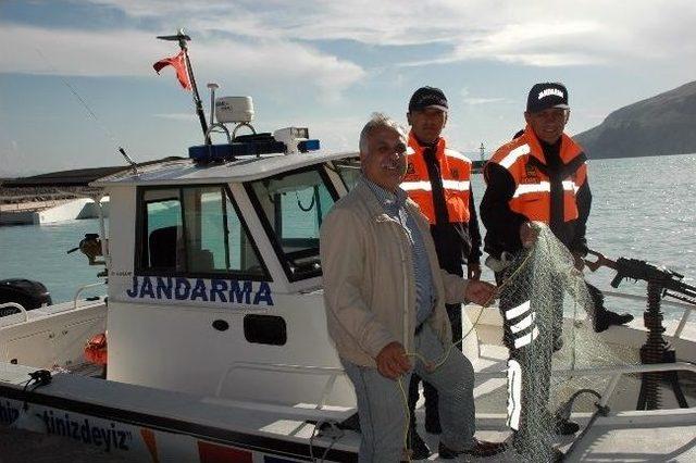 Jandarma Kaçak Avlanmaya Geçit Vermiyor