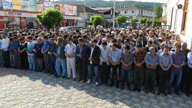 Başkan Tuna Kardeşinin Cenaze Namazını Kıldırdı