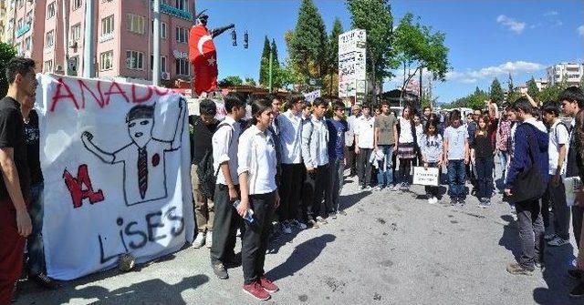 Yatağanlı Öğrenciler Maden Şehitlerini Andı