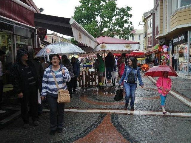 Edirne'de Sağanak Yağış Yaşamı Olumsuz Etkiledi