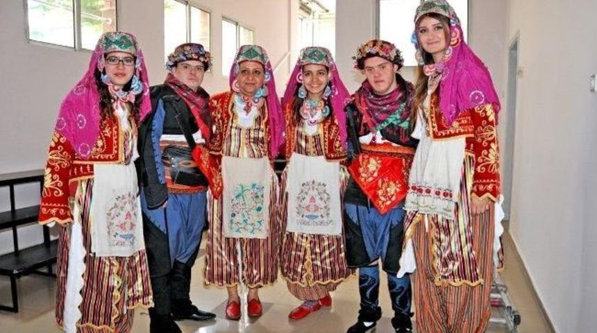 Ege &Uuml;niversitesi'nde Engelsiz Coşku
