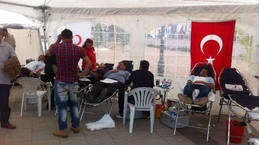 100 Bin &Uuml;nite Kan Toplamak İ&ccedil;in Yola &Ccedil;ıktılar