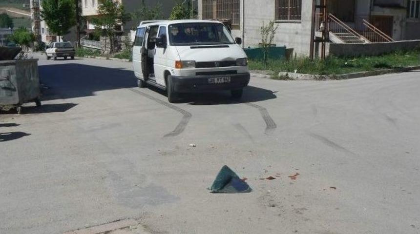 Bilecik'te Minib&uuml;sle Otomobil &Ccedil;arpıştı: 1 Yaralı