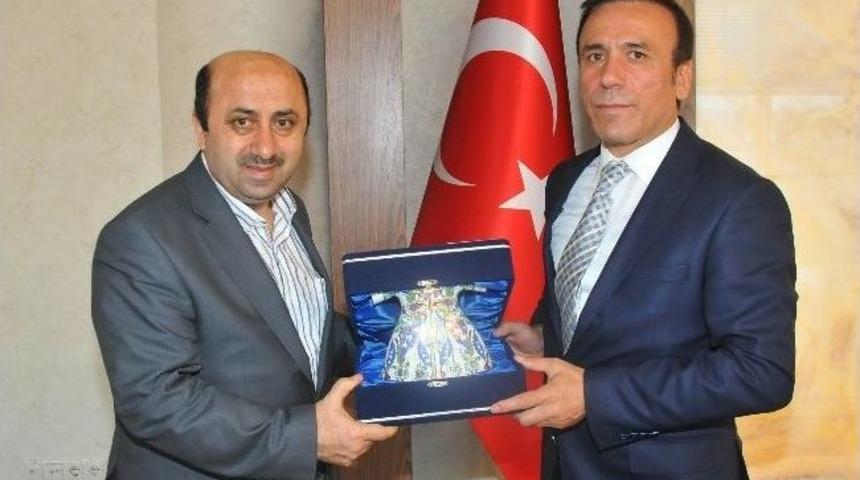 D&ouml;ngeloğlu, Gen&ccedil;&rsquo;i Ziyaret Etti