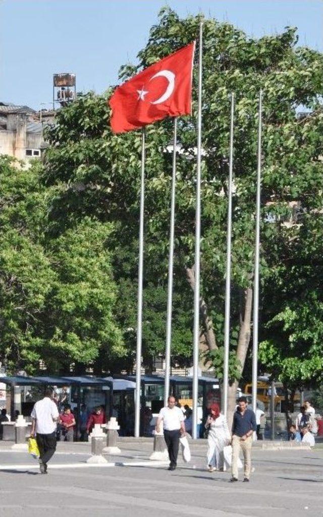 Milli Yas Sona Erdi Bayraklar Tekrar G&ouml;ndere &Ccedil;ekildi 1