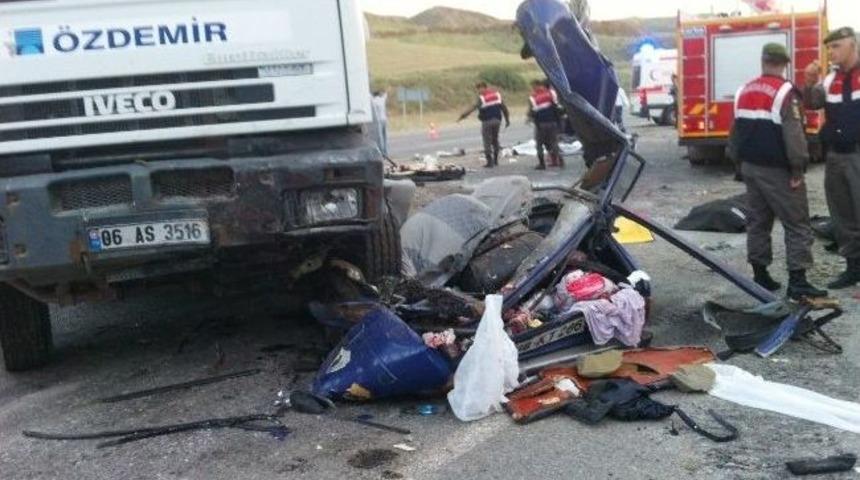 Yozgat'ta Trafik Kazası: 5 &Ouml;l&uuml;, 3 Yaralı