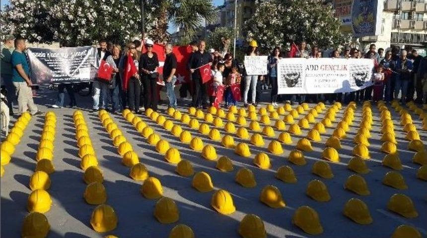 Kuşadası'nda 'baret' Eylemi