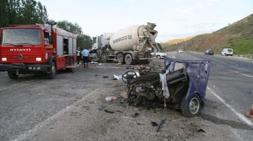 Yozgat'ta Feci Kaza: 5 &Ouml;l&uuml;, 3 Yaralı
