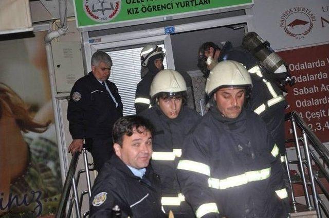 Uşak&rsquo;ta &Ouml;zel Kız &Ouml;ğrenci Yurdunda Yangın 1