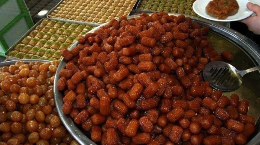 Vatandaş Ramazanda Zamsız Tatlı Yiyecek