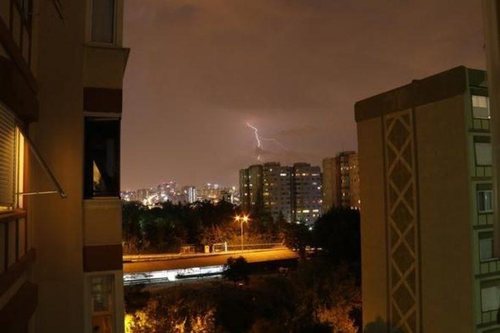 Şimşekler geceyi aydınlattı   G1