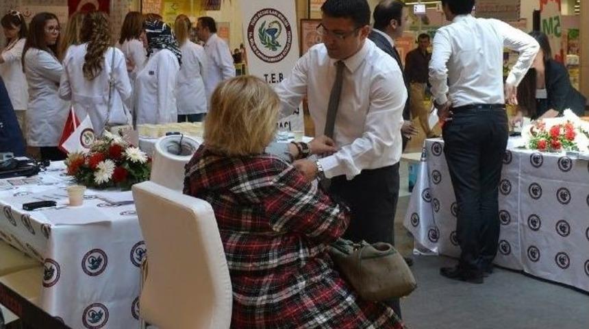 Eczacılar Haftalarını Hizmet Vererek Kutladı