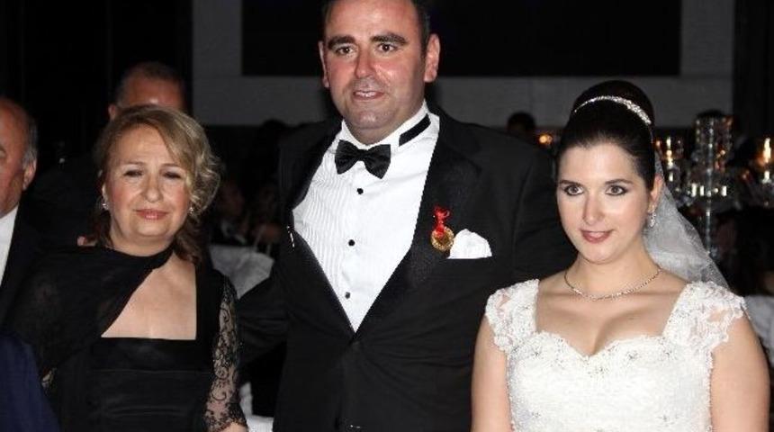 Erhan Y&uuml;cesoy Ve Aylin Yıldızay D&uuml;nya Evine Girdi