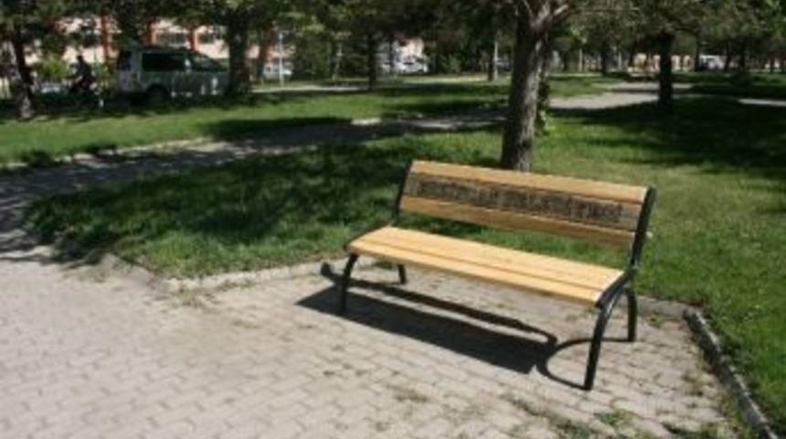 Atat&uuml;rk Parkında Kent Mobilyaları Değişiyor