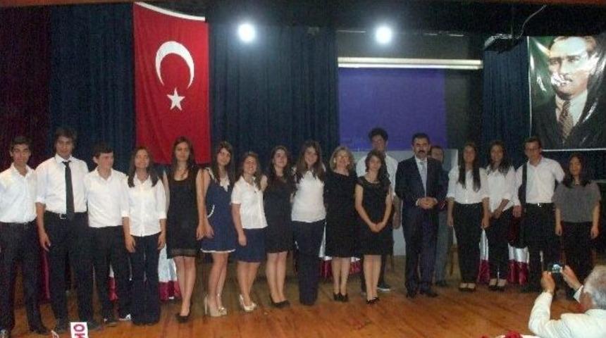 Liselilerden &lsquo;her Anne Bir Şiirdir&rsquo; Dinletisi