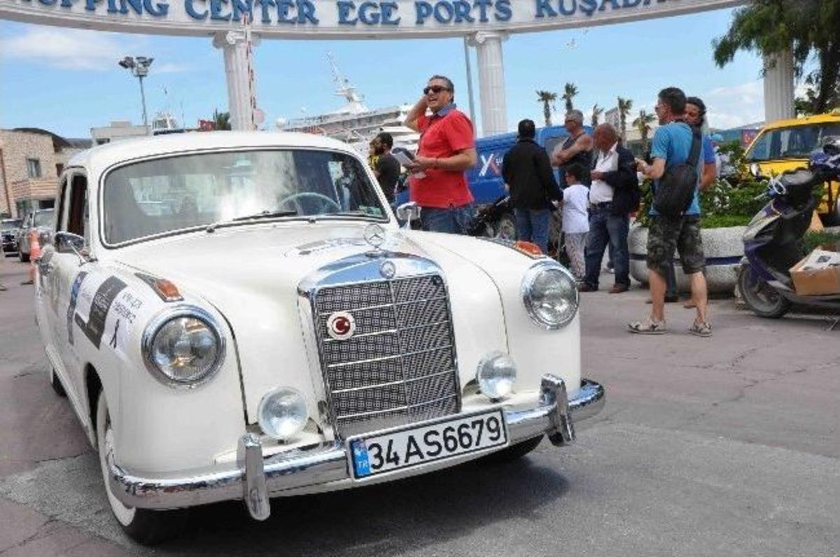 Klasik Otomobillere Turist İlgisi